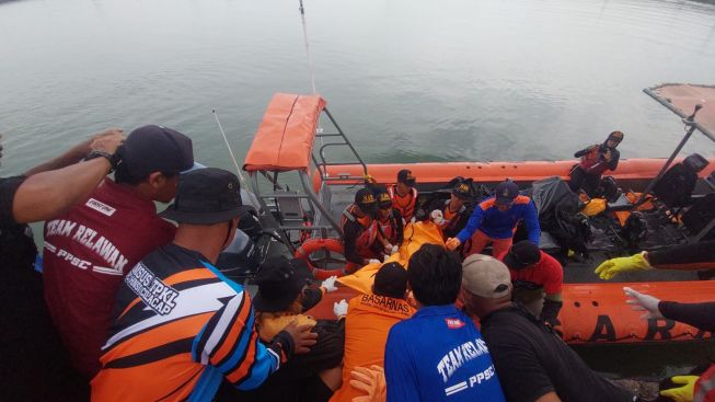 Terombang-ambing di Laut Selatan Cilacap, 3 ABK yang Kapalnya Hanyut Berhasil Diselamatkan
