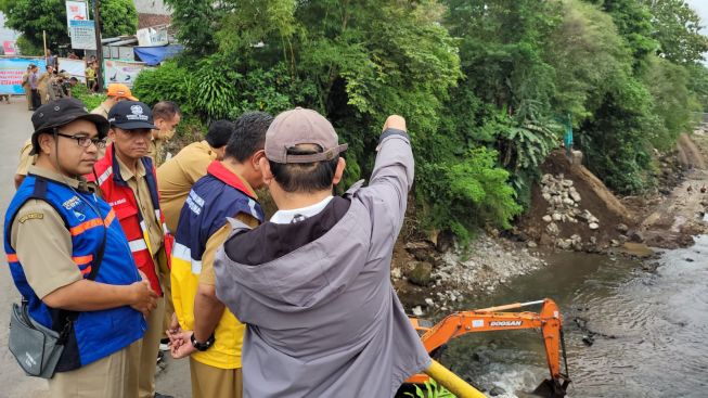 Warga Purwokerto Diminta Sabar, Akses Via Jembatan Kali Pelus Masih Ditutup karena Longsor