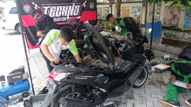 Hanya Dibekali Alat dan Tenda, Siswa SMKN 1 Kalibawang Ditantang Buka Bengkel dan Cari Customer Sendiri