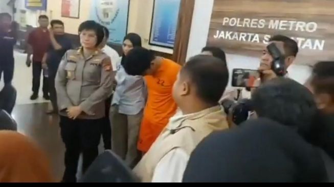 Shane Jadi Tersangka Kedua Penganiayaan David, Warganet Salfok Sama Baju Tahanannya