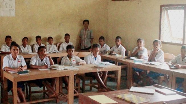 Siswa SMA di NTT Diminta Masuk Pukul 05.00 WITA, Gurunya Datang Masih Gelap Gulita