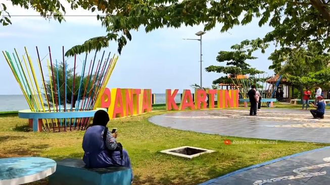 Berkunjung ke Jepara ? Pantai Kartini Cocok untuk Rekomendasi Wisata Pantai di Kota Ukir