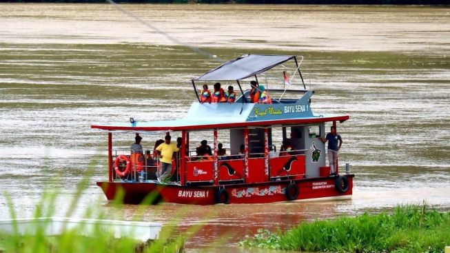 Naik Kapal Bayu Sena di Sungai Serayu Banyumas, Sensasinya Seperti di Bangkok