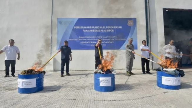 Kemendag Musnahkan Pakaian Bekas Impor di Sidoarjo : Tak Kalah dengan Riau Segini Total Nilai Harganya