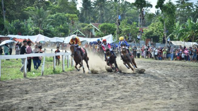 Lomba Pacuan Kuda di Ambal Kebumen Dapat Perhatian Menpora