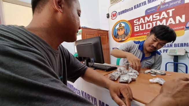 Ahmad Sodik, Pedagang Sayur yang Jadi Pahlawan Pembangunan dari Cilacap, Tekun Menabung Receh Demi Bayar Pajak Kendaraan