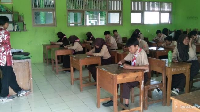 Keren MTs Negeri 3 Banyumas Gelar Ujian Berbasis Android, Manfaatkan Google Form