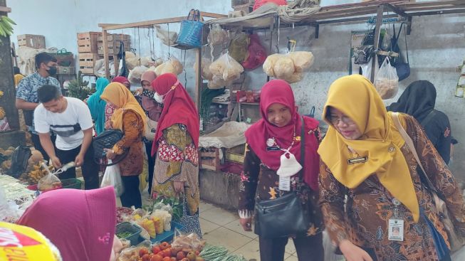 Bupati Kebumen Ingin Belanja di Pasar Tradisional Menjadi Kebiasaan Baru ASN