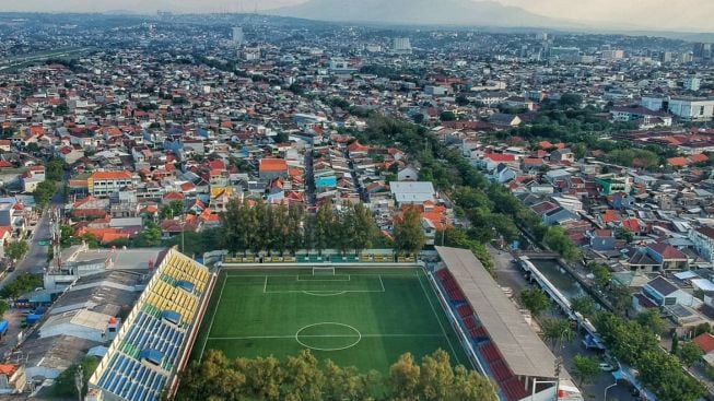 Cuma 5 Km dari Simpang Lima Semarang! Ada Stadion dengan Rumput Sintesis Berstandar FIFA dan Telan Biaya Rp16,8 Miliar : Bisa Tebak ?