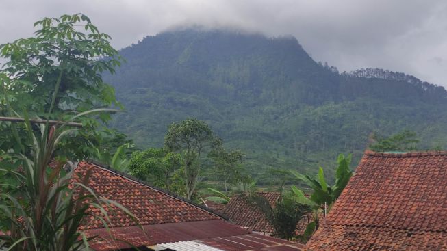 Seluruh Penduduk Pindah Tinggal Satu Keluarga Bertahan di Kampung Mati Banjarnegara, Pada Akhirnya Menyerah