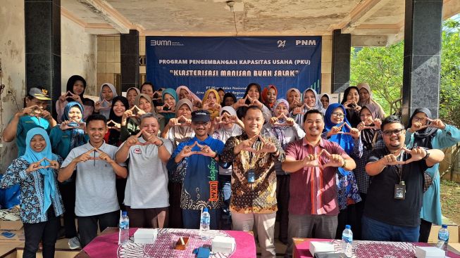 Pelaku Usaha Ultra Mikro di Banjarnegara Dapat Bantuan Pemberdayaan Pembukaan Klasterisasi Manisan Salak
