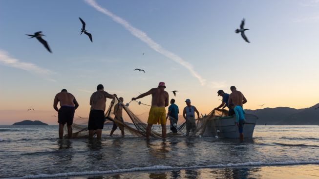 Cuma 6 Km dari Pusat Kota Kendal, Pantai Ini Miliki Destinasi Wisata Belanja yang Manjakan Pencinta Ikan Laut Segar: Ada Ikan Apa Saja?