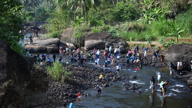 Berjarak 19 Km Dari Alun-alun Kota Kebumen, Aliran Bak Sungai Aare Swiss Ini Surut Diserbu Warga