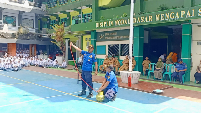 Damkar Banjarnegara Sambangi SMK Panca Bhakti, Perkuat Mitigasi Bencana