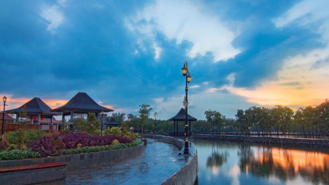 Berjarak 3,8 KM dari Alun Alun Kota Tegal, Wisata Taman Ini Miliki Spot Foto yang Instagramable dan Cozy