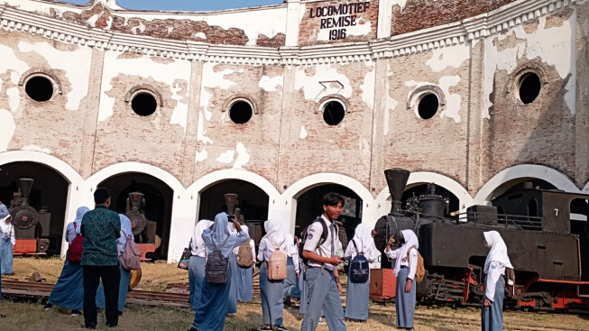 Keseruan Siswa SMAN 1 Pagerbarang Tegal Belajar Sejarah, Serasa Masuk Film Kartun Thomas and Friend