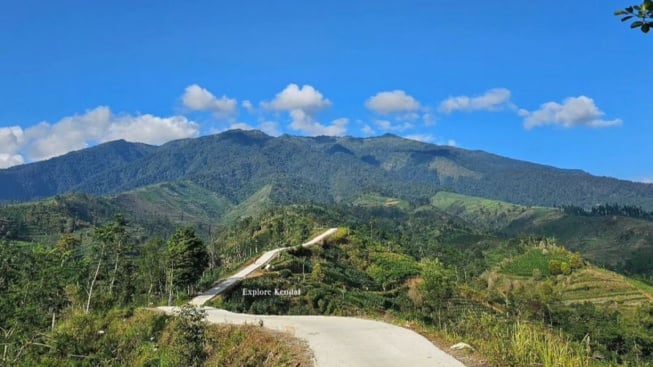 Berjarak 50 Km dari Alun-alun Kendal, Jalan Batu Disulap Jadi Tol Kayangan Oleh Anggota TNI