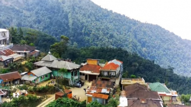Kampung Paling Ekstrem di Tepi Jurang Kabupaten Batang, Penduduknya Bertahan Karena Ini