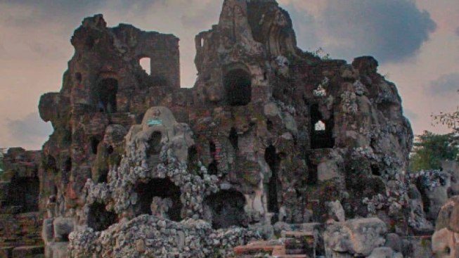 Hanya 4,2 Km dari Keraton Kasepuhan Cirebon, Wisata Sejarah Ini Punya Desain Arsitektur Unik, Perpaduan Banyak Budaya