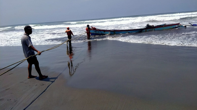 Kapal Terbalik di Perairan Cilacap, 1 Korban Tewas, 2 ABK Hilang Masih Dicari