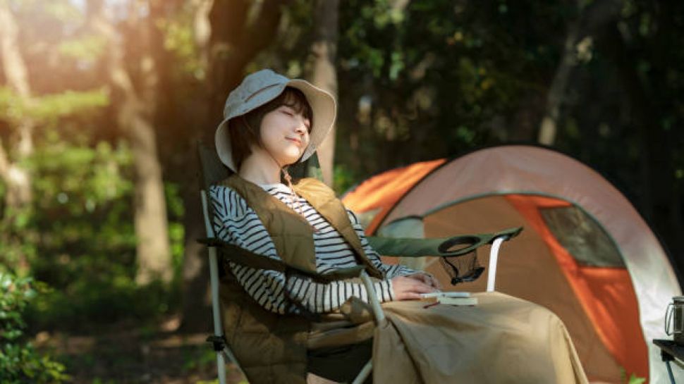 Misha camping girl. Соло девушка в кемпинге.