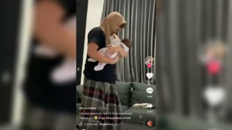 Lucu dan Bikin Ngakak, Viral Video Cara Suami Menenangkan Bayi Menangis Saat Istri Lagi Kerja