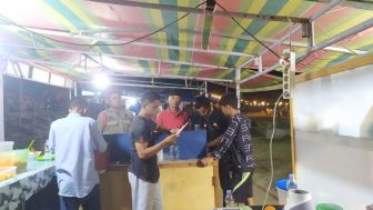 Puluhan PKL di Pantai Muaro Lasak Padang Dapat Surat Peringatan dari Satpol PP