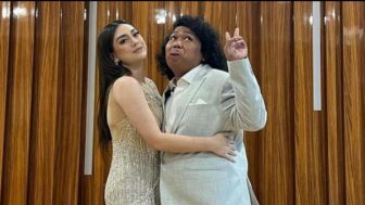 Kemesraan Komika Marshel Widianto dengan Celine Evangelista