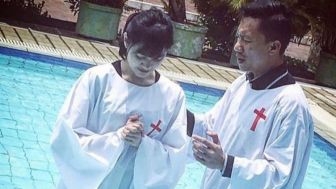 Marcella Simon Posting Foto Saat Dibaptis, Warganet: Biar Tak Mubazir, Saya Mau Hijabnya