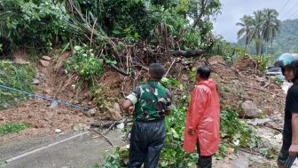 Longsor Kembali Landa Sitinjau Lauik, Jalur Padang-Solok Putus Total