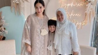 Kado Istimewa Dari Pengasuh Rafathar Bikin Nagita Slavina Takjub