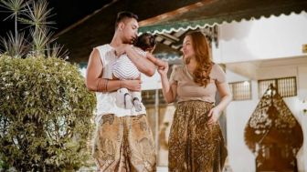 Klarifikasi Suami Siti Badriah Usai Video Dirinya Salat Pakai Singlet Viral dan Banjir Hujatan