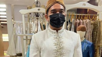 Beredar Foto Pria Diduga Kaesang Pangarep Fitting Baju Pengantin