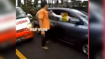 Viral Video Pengendara Wanita Marah dan Enggan Beri Jalan Ambulansyang Hendak Melintas