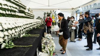 Puan Maharani Panen Kritik Usai Nyekar di Itaewon, Warganet Sarankan Ikut 40 Harian ke Kanjuruhan