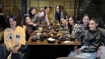 Ayu Dewi Posting Foto Bareng Circle Centang Biru, Warganet Singgung Denise Chariesta