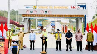 Jokowi Resmikan Jalan Tol Pekanbaru-Padang