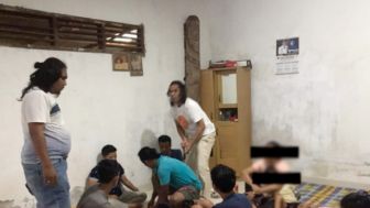 Asyik Berjudi, 7 Perempuan dan 3 Laki-laki di Pessel Sumbar Diringkus Polisi