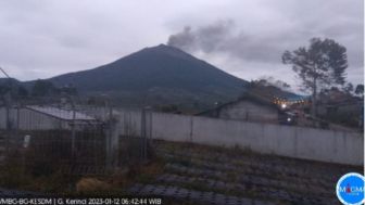 Gunung Kerinci Kembali Erupsi, Tinggi Kolom Letusan 600 Meter