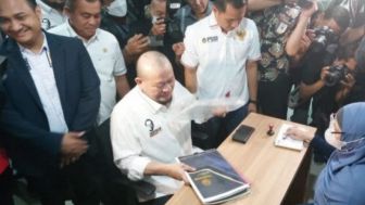 La Nyalla Mattalitti Resmi Mencalonkan Diri Jadi Ketum PSSI