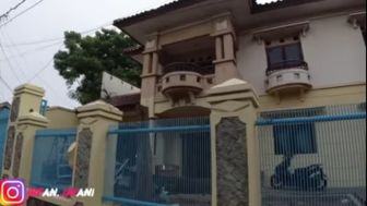 Dijual Demi Menyambung Hidup, Rumah Mewah Tiko Hanya Sisakan Satu Pintu Saja