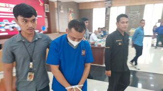 Mengaku Keturunan Keraton, Seorang Pria Tipu Warga Sumbar Rp1,1 M Ditangkap Polisi