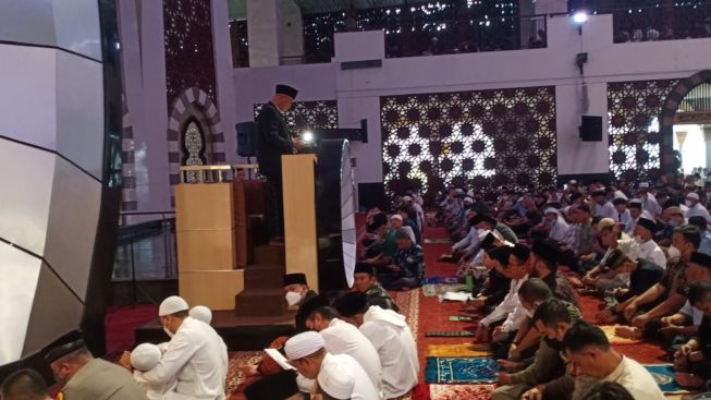 Warga Sumbar dan NKRI, Tema Kutbah Gubernur dalam Salat Id di Masjid Raya