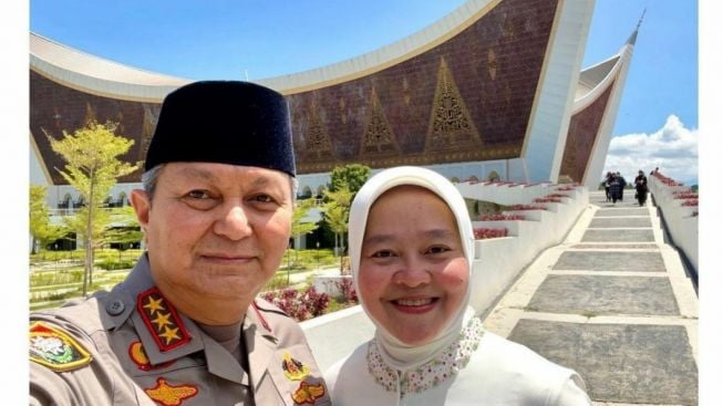 Jenderal Bintang Tiga Polri Ini Kagumi Kemegahan dan Keindahan Masjid Raya Sumatra Barat