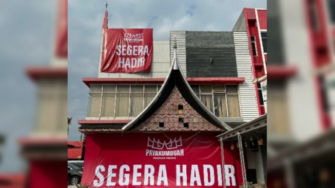 YouTuber Arief Muhammad Umumkan Cabang Pertama Rumah Makan Padang Miliknya, Warganet Ramai Menebak Lokasinya