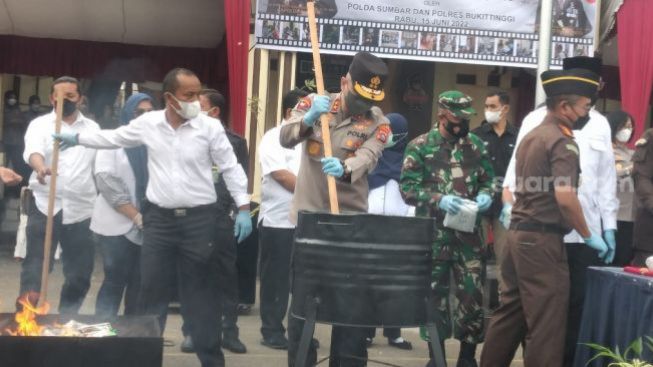 Polres Bukittinggi Musnahkan 35 Kg Sabu, 8 Pelaku Ditangkap