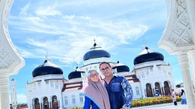 Berangkat Dadakan, Meisya Siregar dan Bebi Romeo Nangis Ceritakan Kemudahan Berhaji Tahun Ini