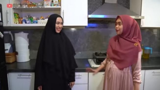 Bikin Konten Bareng Ria Ricis, Oki Setiana Dewi Ungkap Kelemahannya