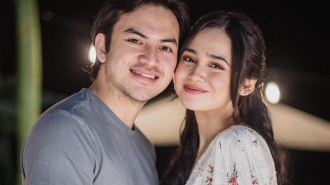 Rizky Nazar Ungkapkan Isi Hatinya Di Tempat Cuci Mobil, Syifa Hadju: Sangat Tidak Romantis