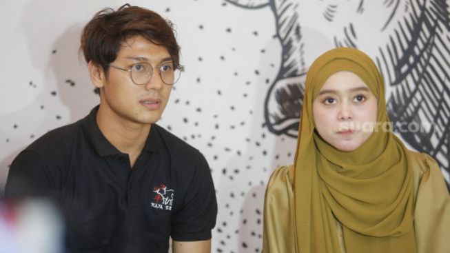 Rizky Billar Menjadi Tersangka, Lesti Kejora Akan Segera Pulang Dari Tanah Suci